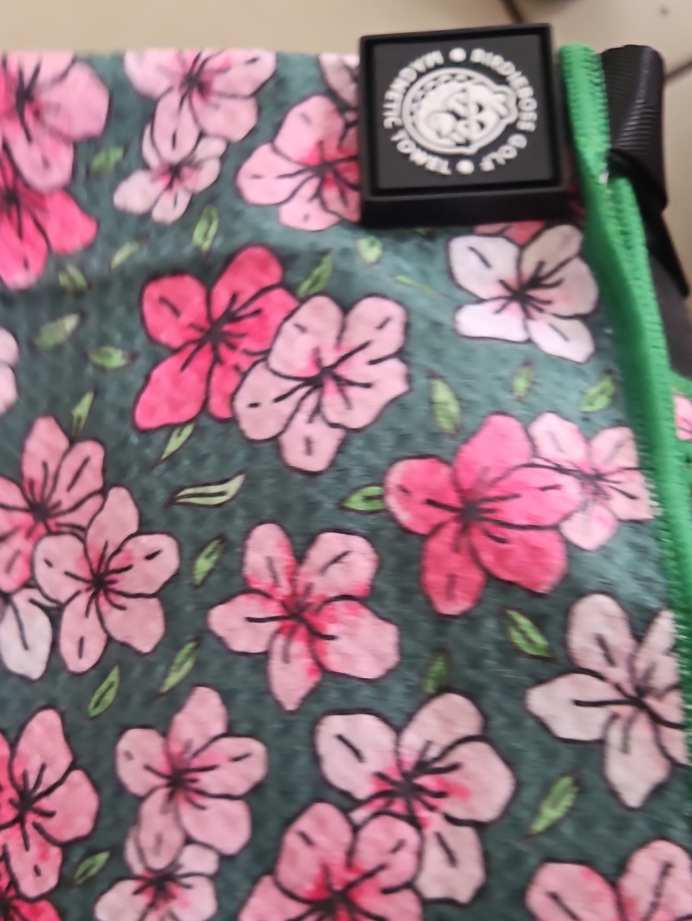Magnetic Towel BIRDIE BOSS GOLFFloral Zip Pouch - Pink Flowers on Green